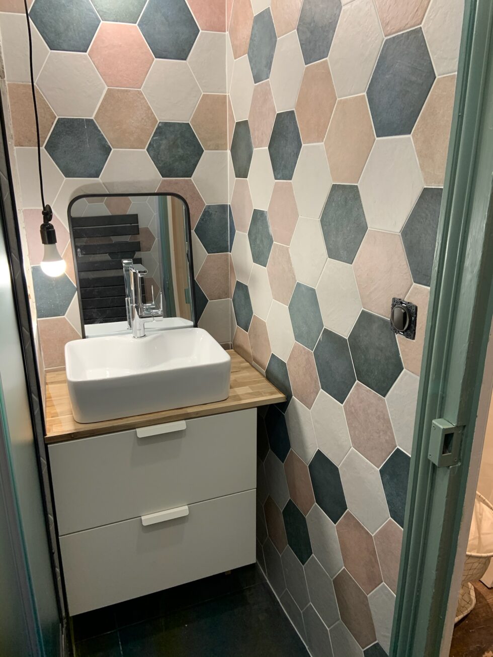faience-hexagonale-salle-de-bain