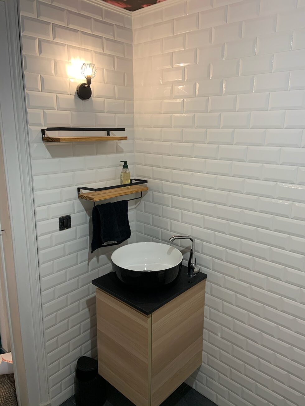 faience-blanche-metro-salle-de-bain